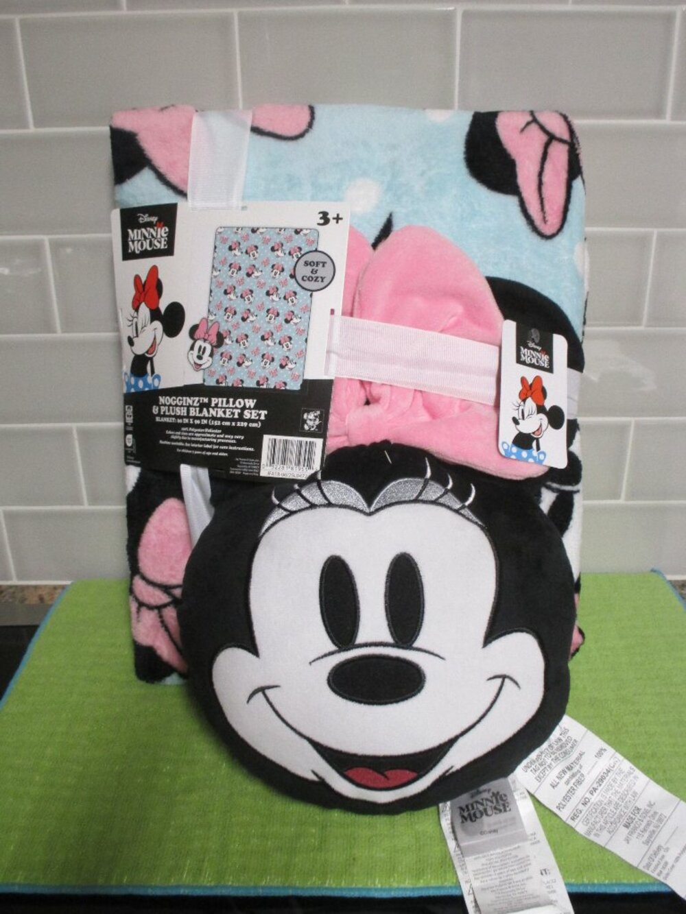 Disney Minnie Mouse NWT pillow and blanket soft & cuddly size 60x90"